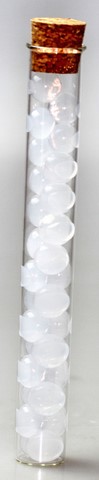 billes hydrogel blanches dans tube à essai